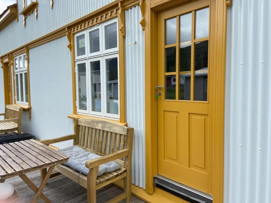 Undiraldan - Steinholt, Old Music School Apartment Seyðisfjörður Bagian luar foto